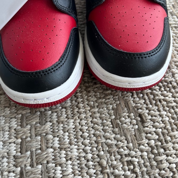 Nike NEW Air Jordan 1 Low GS Bred Toe Sneakers Size 5 Youth W/Original Box - Picture 8 of 11
